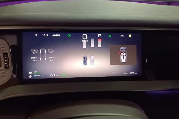 Used Denza D9 2025 DM-i Intelligent Drive 1020 Four-Wheel Drive Flagship Model
