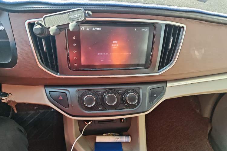 Used FORTHING Lingzhi 2019 M5L 1.6L 7-Seater Luxury Model China VI Standard Audio And AC Panel