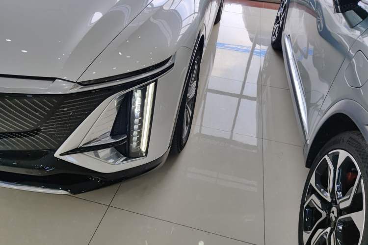 Used Cadillac LYRIQ 2022 Rear-Drive Long-Range Luxury Edition
