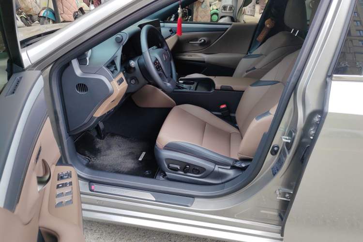 Used Lexus ES 2025 200 Premium Edition
