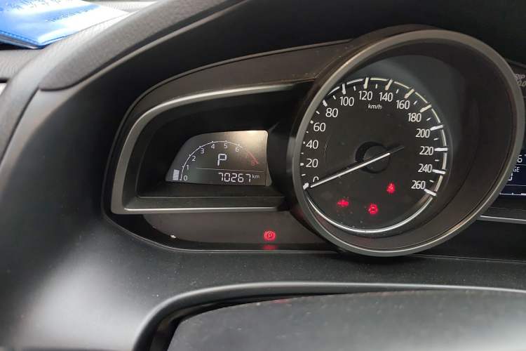 Used Mazda 3 Axela 2017 Sedan 1.5L Automatic Luxury Model Emission Standard China V
