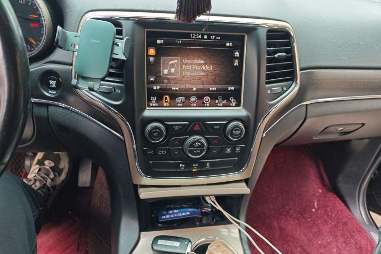 Used Jeep Grand Cherokee 2015 3.0L Comfort Navigation Edition Audio And AC Panel