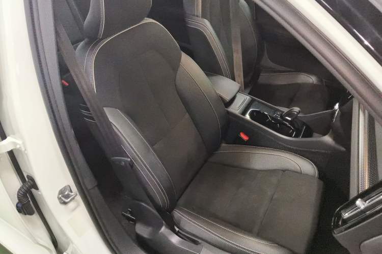 Used Volvo XC40 New Energy 2021 P8 Pure Electric All-Wheel Drive Smart Luxury Sport Edition Right Front Seat