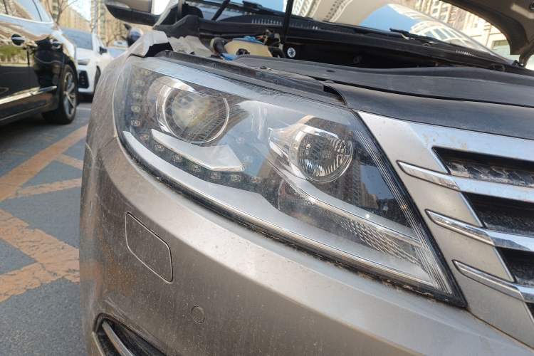 Used Volkswagen FAW-Volkswagen CC 2016 1.8TSI Luxury Model Right Front Headlight