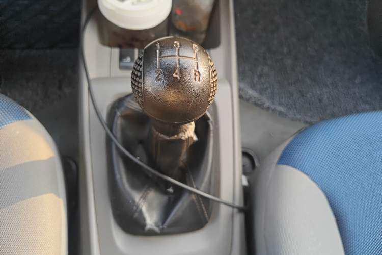 Used Chevrolet Sail 2013 Sedan 1.2L Manual Fashionable Happiness Edition Gear Lever