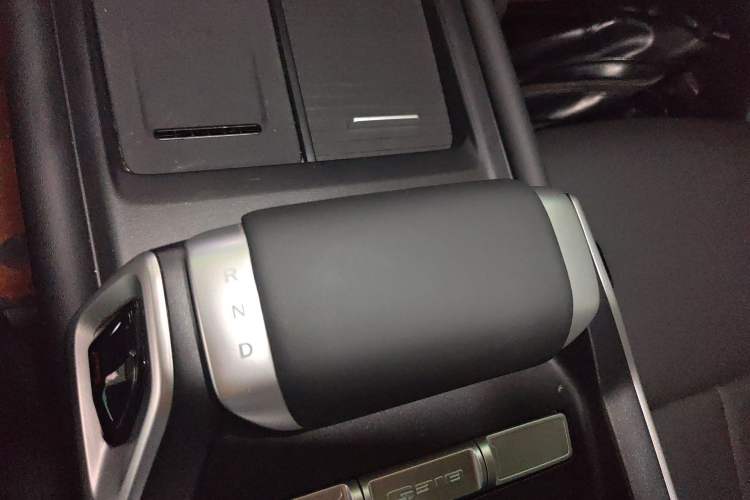 Used Deepal G318 2024 Two-Wheel Drive Air Suspension Version Gear Lever