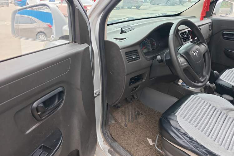 Used Wuling Rongguang V 2016 1.5L Standard Version