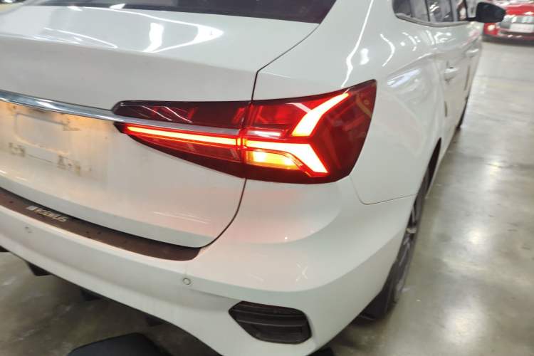 Used Roewe i5 2021 1.5L Manual Platinum Edition
