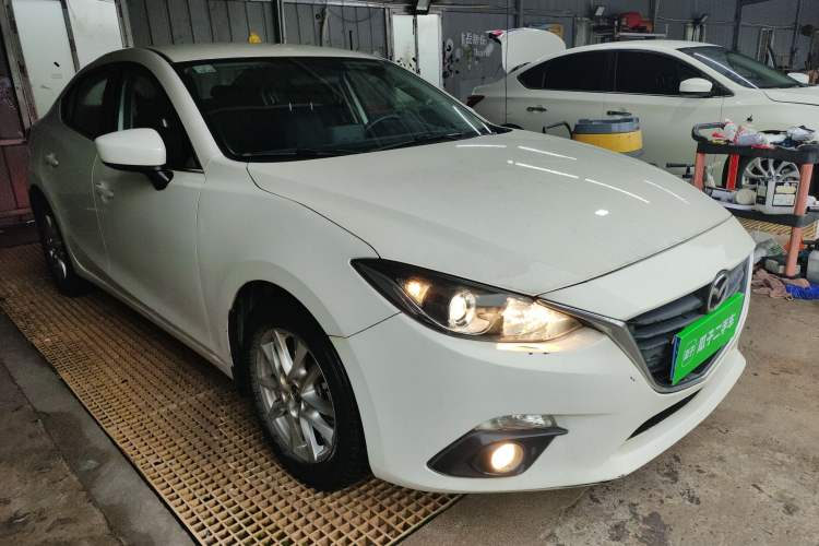 Used Mazda 3 Axela 2016 Sedan 1.5L Automatic Comfort Model