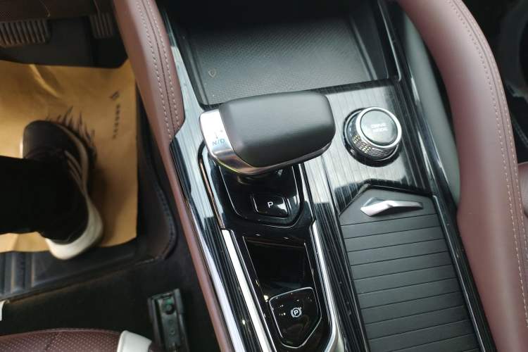 Used Geely Auto Monjaro L 2021 2.0TD DCT EVO Two-Wheel Drive Prestige Version Gear Lever