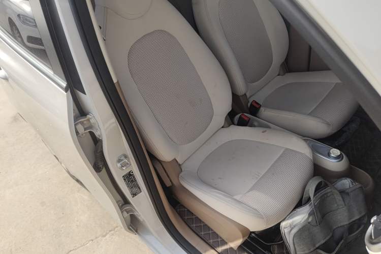 Used Wuling Hongguang MINIEV 2025 Four-Door Version Premium Edition Right Front Seat