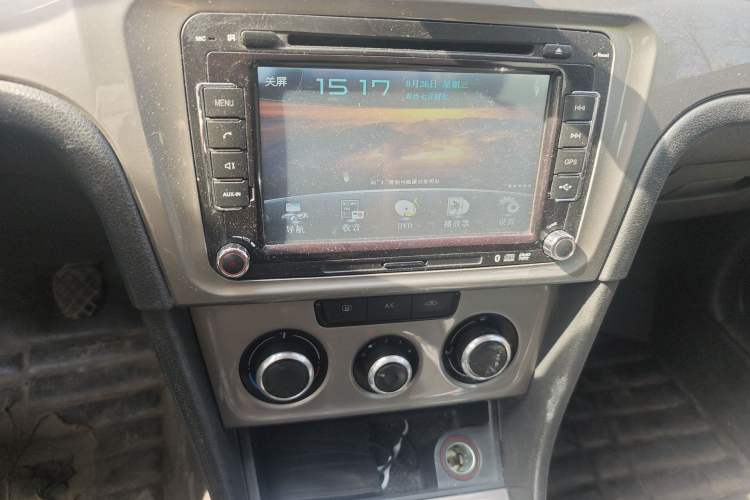 Used Volkswagen Lavida 2013 Revised Classic 1.6L Manual Fashion Edition Audio And AC Panel