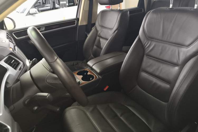 Used Volkswagen Touareg 2011 3.0 TSI Standard Version
