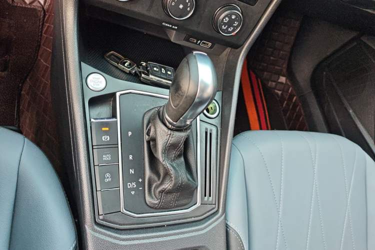 Used Volkswagen Lavida 2024 1.5L Automatic 5 Million Edition Gear Lever