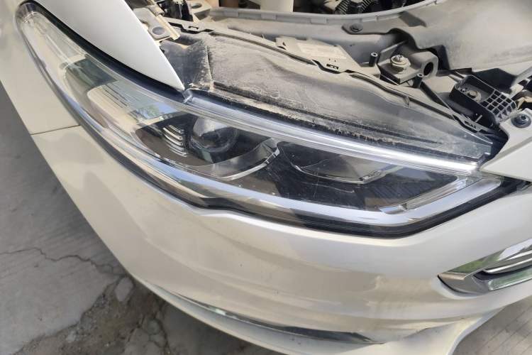 Used Ford Mondeo 2017 EcoBoost 180 Luxury Model Right Front Headlight