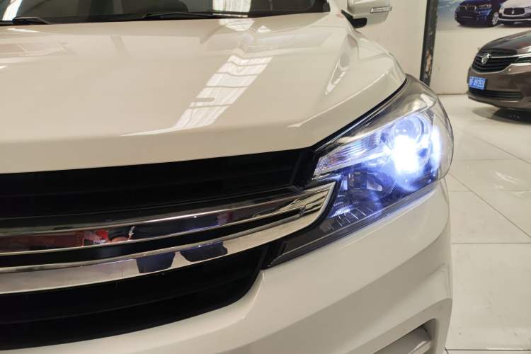 Used Dongfeng Fengon S560 2018 1.8L CVT Urban Model 5 Seats Left Front Headlight