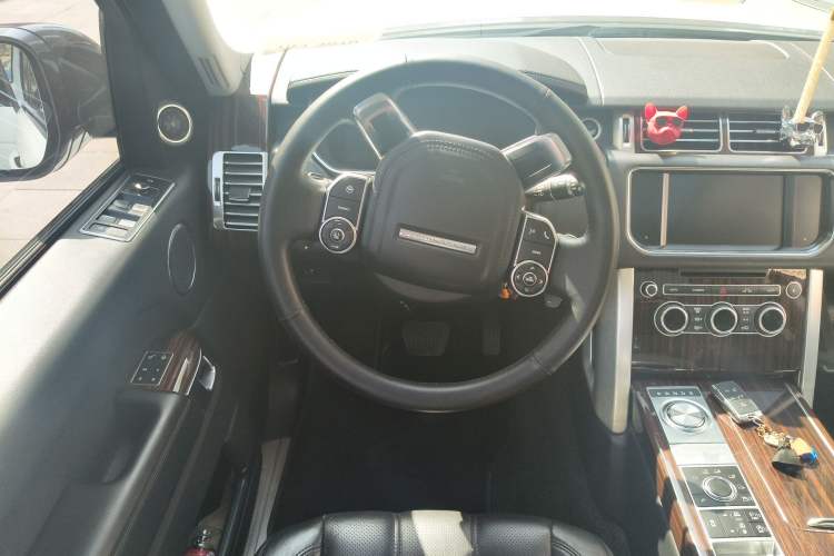 Used Land Rover Range 2014 3.0 SC V6 Vogue Steering Wheel