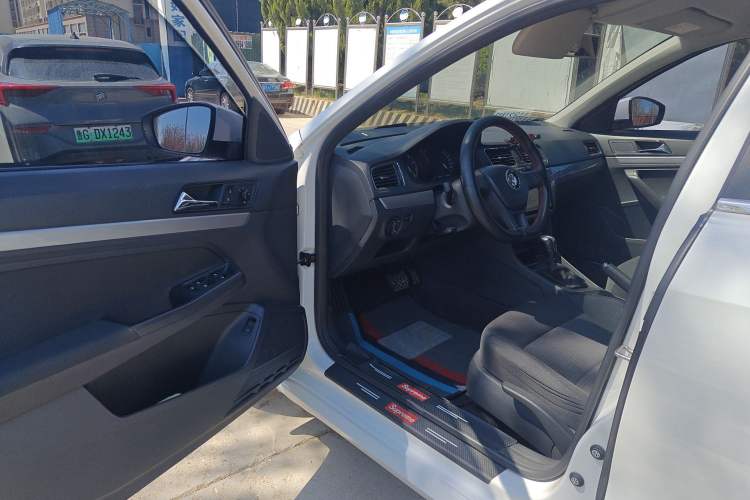 Used Volkswagen Lavida 2017 1.6L Automatic Fashion Edition
