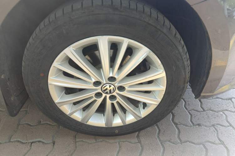 Used Volkswagen Gran Lavida 2013 1.6L Manual Comfort Model