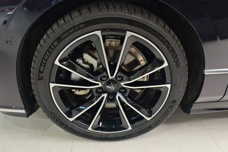 Used VOYAH PASSION 2024 PHEV Four-Wheel Drive Ultra-Long Range Flagship Model Left Front Wheel Hub