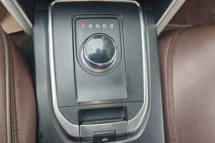 Used Land Rover Discovery Sport 2018 240 PS SE Version Gear Lever