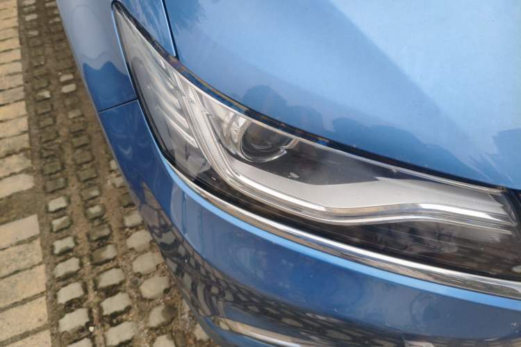 Used Roewe RX5 2018 20T Two-Wheel Drive Automatic Internet Smart Edition Right Front Headlight