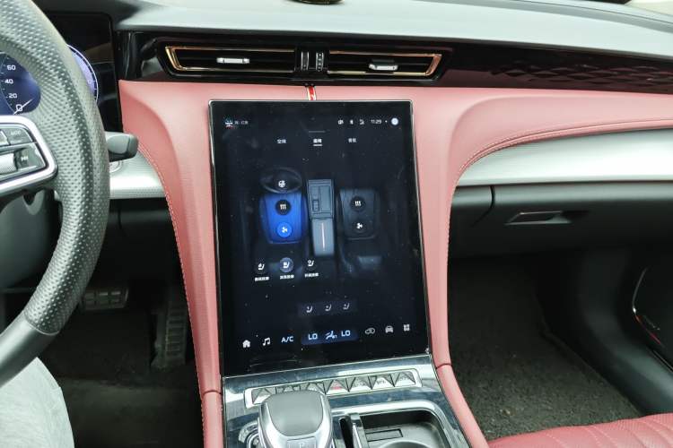 Used Hongqi H5 2024 2.0T Automatic Smart Connect Flagship Edition Audio And AC Panel