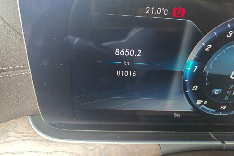 Used Mercedes-Benz E-Class 2019 Restyled E 300 L Luxury Edition Odometer Close Up