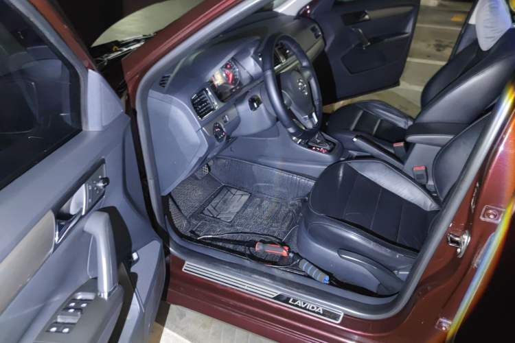 Used Volkswagen Lavida 2013 1.4TSI DSG Comfort Edition Driver Seat