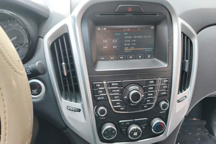 Used JMC Yusheng S350 2013 2.4T Automatic 2WD Diesel Luxury Edition 5 Seats
