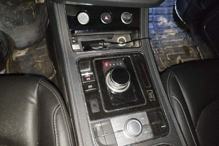 Used Zotye T600 2016 Sport Edition 2.0T DCT Luxury Model Gear Lever