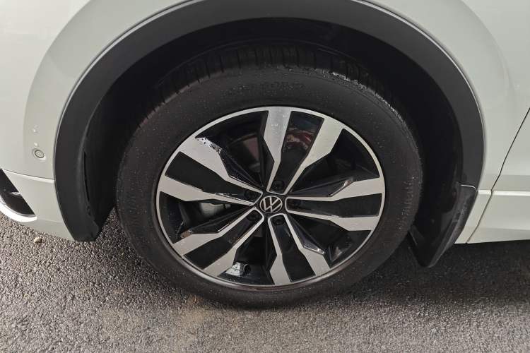 Used Volkswagen Tiguan L 2023 330TSI Automatic Two-Wheel Drive R-Line Flagship Edition Left Front Wheel Hub