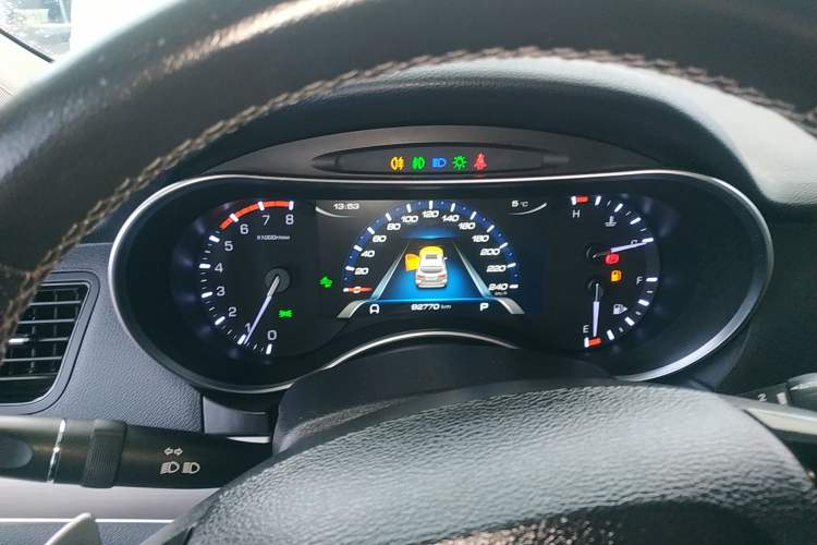 Used Haval H8 2017 2.0T Gasoline Two-Wheel Drive Smart Edition
