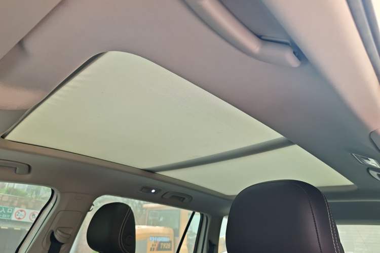 Used Volkswagen Tiguan L 2017 380TSI Automatic All-Wheel-Drive Luxury Edition Headliner