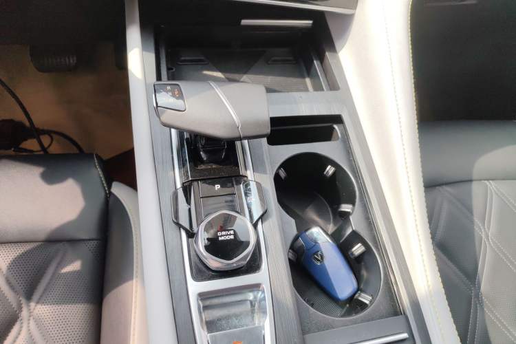 Used CHANGAN CS75 PLUS 2023 3rd Generation 1.5T Automatic Prestige Model Gear Lever