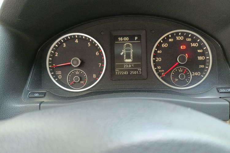 Used Volkswagen Tiguan 2010 1.8 TSI Automatic Two-Wheel Drive Urban Edition Instrument Cluster