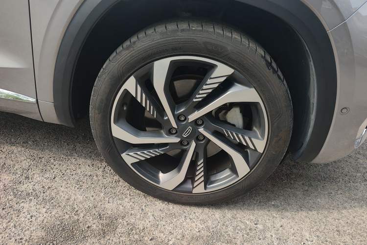 Used Geely Auto Monjaro L 2021 2.0TD High-Power Automatic All-Wheel-Drive Flagship Version Right Front Wheel Hub