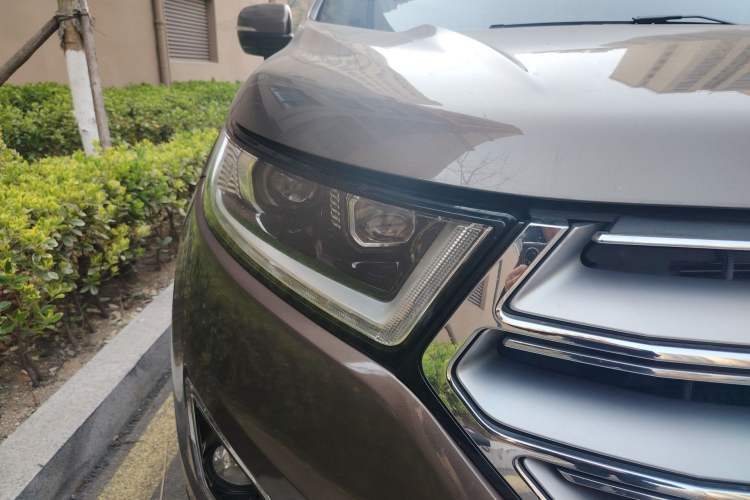 Used Ford Edge 2015 2.0T GTDi Two-Wheel-Drive High-Line Version