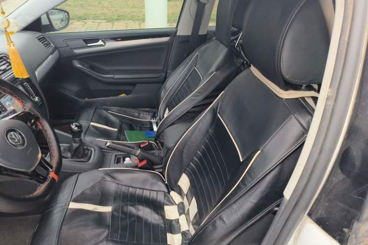 Used Volkswagen Sagitar 2015 1.6L Manual Comfort Model