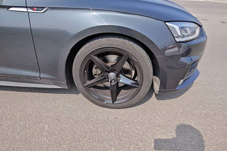 Used Audi A5 2020 Coupe 40 TFSI Fashion Edition China VI Emission Standard Right Front Wheel Hub