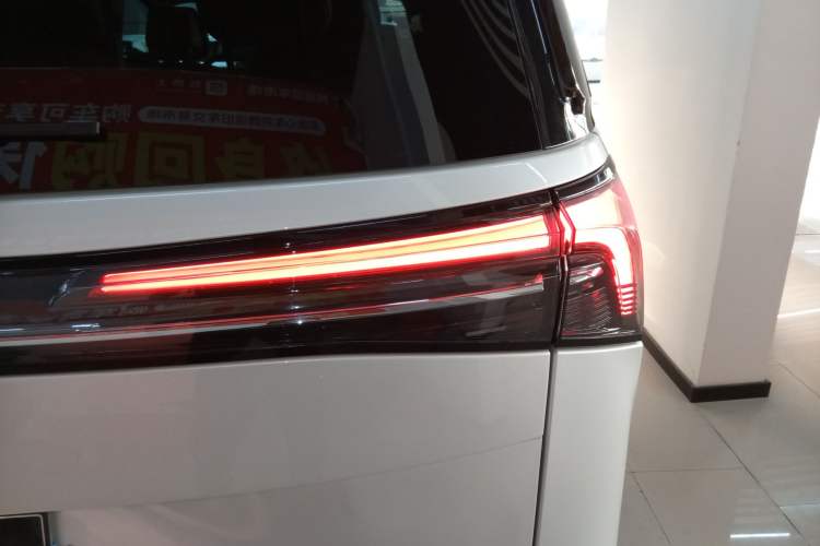 Used Buick GL8 New Energy 2025 Lu Shang Luxury Edition 7-Seater