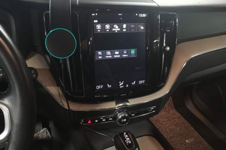 Used Volvo XC60 2018 T5 4x4 Zhiya Luxury Edition Audio And AC Panel