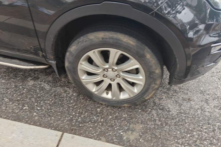 Used Land Rover Discovery Sport 2019 240 PS SE Version China V Standard Right Front Wheel Hub