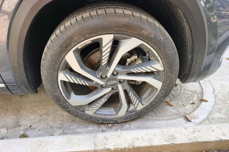 Used Geely Auto Monjaro L 2023 2.0TD High-Power Automatic Two-Wheel Drive Flagship Version Right Front Wheel Hub