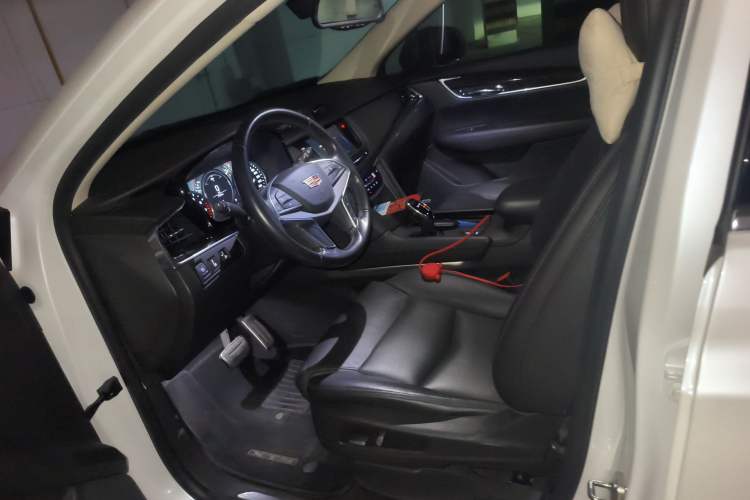 Used Cadillac XT5 2018 25T Luxury Model Left Front Seat