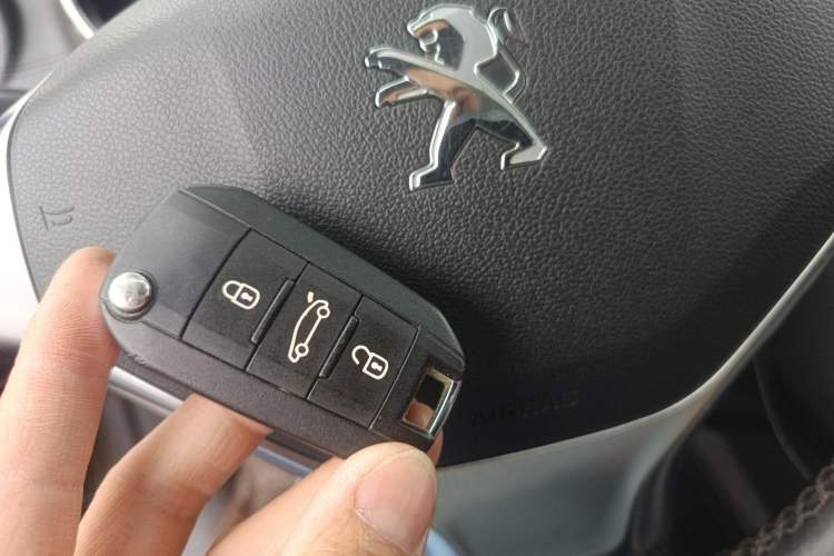 Used Peugeot 3008 2015 1.6THP Automatic Prestige Edition
