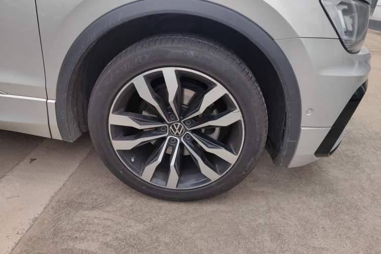 Used Volkswagen Tiguan L 2021 330TSI Automatic Two-Wheel Drive R-Line Enhanced Edition Right Front Wheel Hub