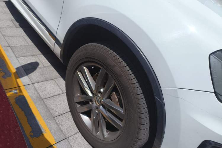 Used Volkswagen Touareg 2016 3.0 TSI High-End Version Right Front Wheel Hub