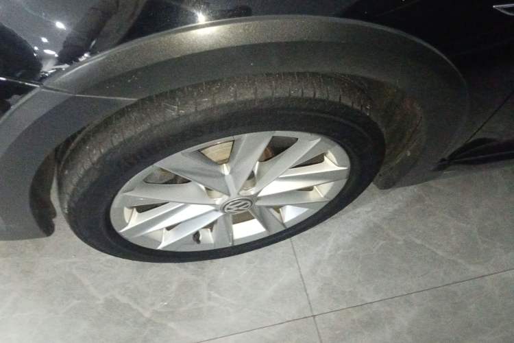 Used Volkswagen Golf 2019 1.8TSI Travel Edition Left Front Wheel Hub