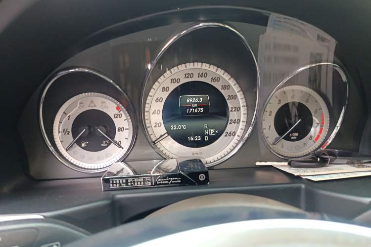 Used Mercedes-Benz GLK-Class 2015 GLK 300 4MATIC Fashion Edition Ultimate Version Odometer Close Up